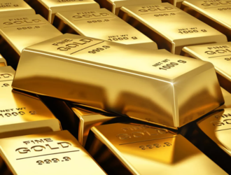 Gold Climbs as Global Tensions Push Investors Toward Safe Havens